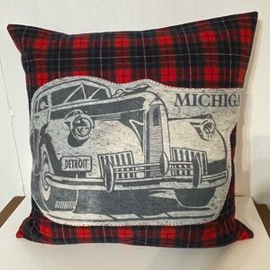 Michigan Pillow in Wool Vintage Blanket